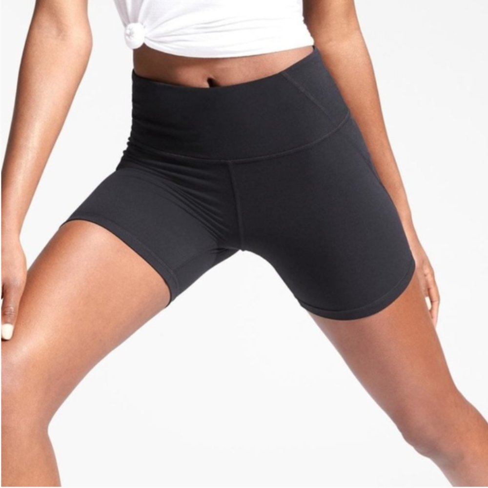 Athleta Black Salutation Bike Shorts Sz M
